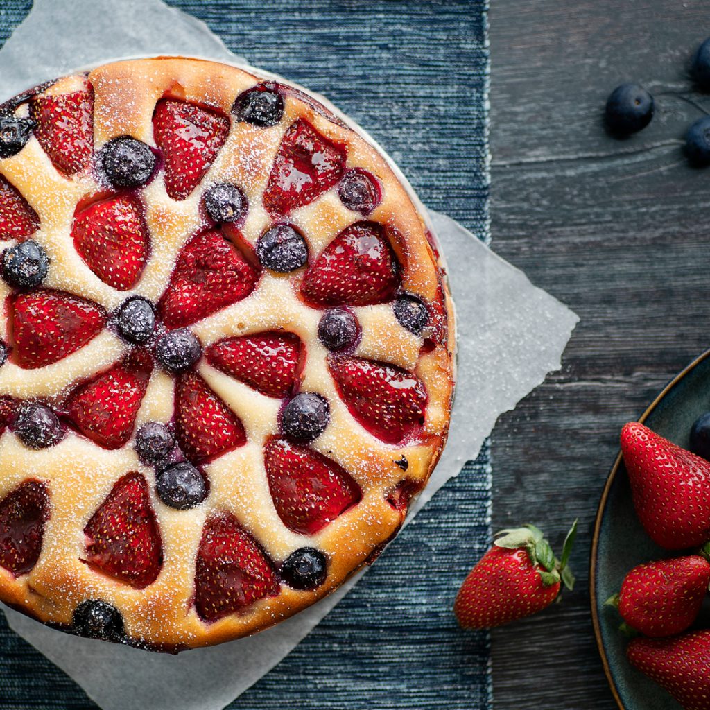 Strawberry-&-Blueberry-tort-